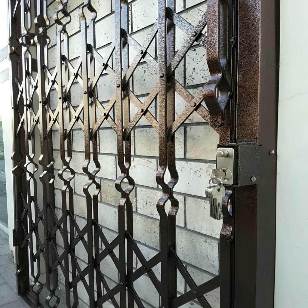 حفاظ درب آکاردئونی قفل دار برای کنترل دسترسی در استان آذربایجان غربی