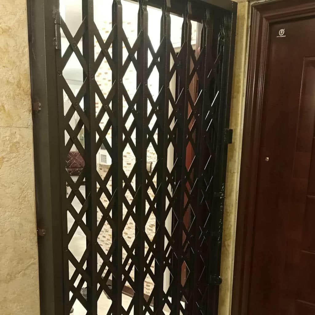 حفاظ درب ورودی با اتصالات منظم روی چهارچوب