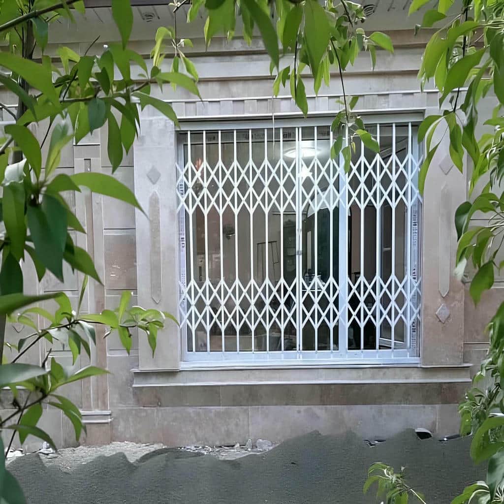 حفاظ درب آکاردئونی با تسمه مقاوم برای ورودی مسکونی در قزوین