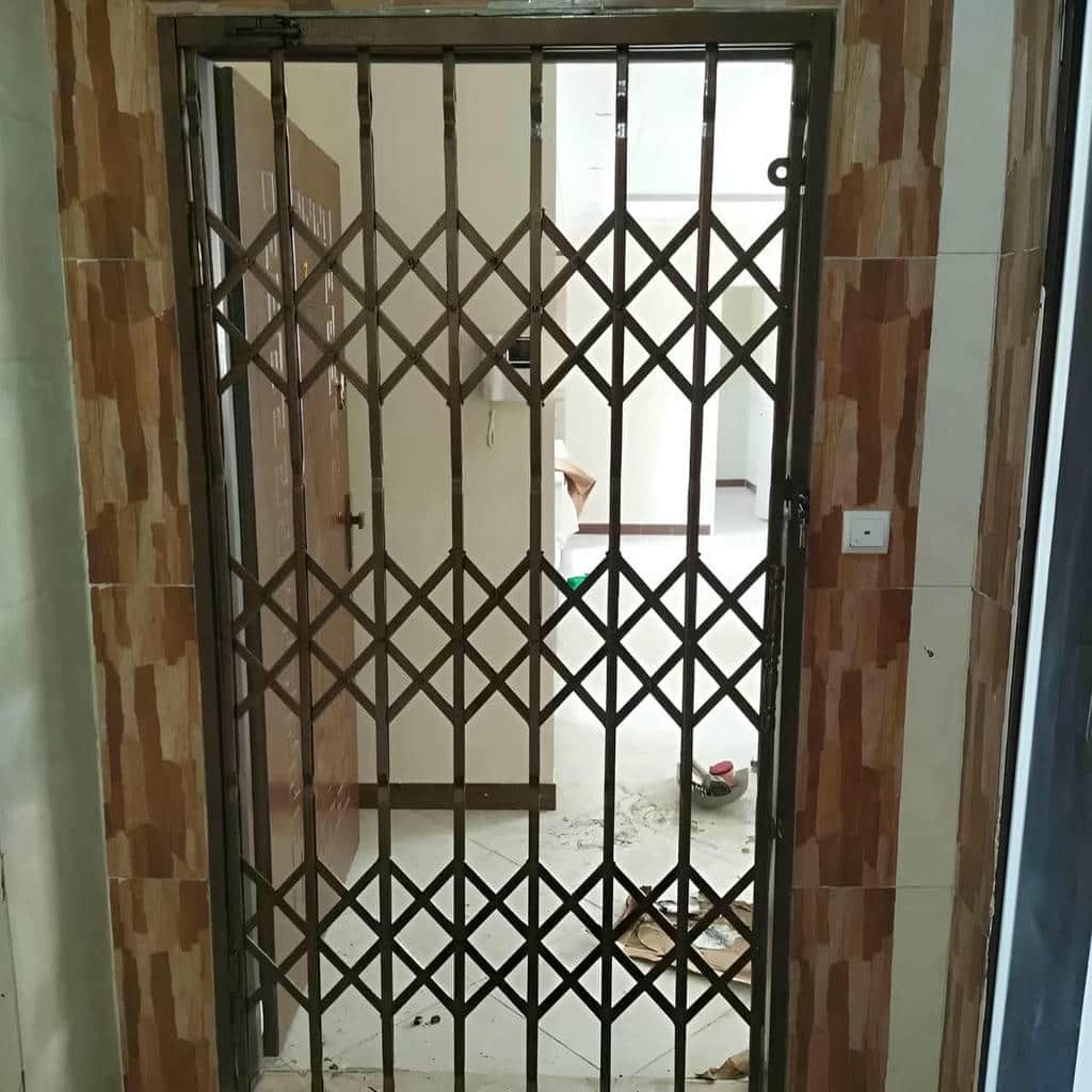 حفاظ درب آکاردئونی قفل دار برای کنترل دسترسی آپارتمان در کرج