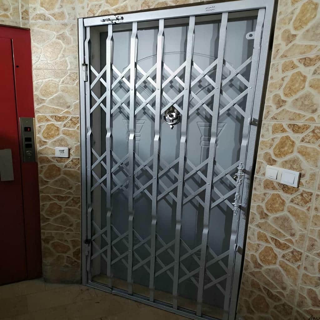حفاظ درب آکاردئونی سفید با حرکت روان برای استفاده روزانه در قزوین