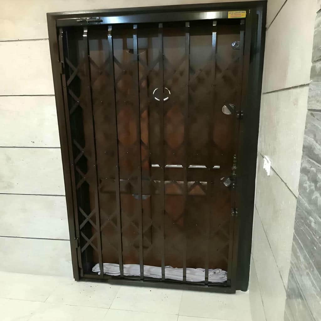 حفاظ درب آکاردئونی قفل دار برای کنترل دسترسی آپارتمان در استان قم