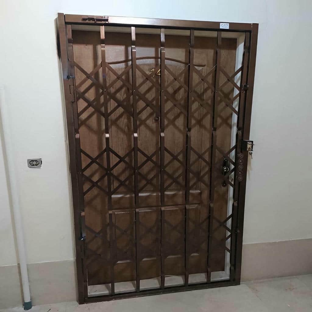 حفاظ درب ضد سرقت در نمونه کار اجرای ورودی آپارتمان