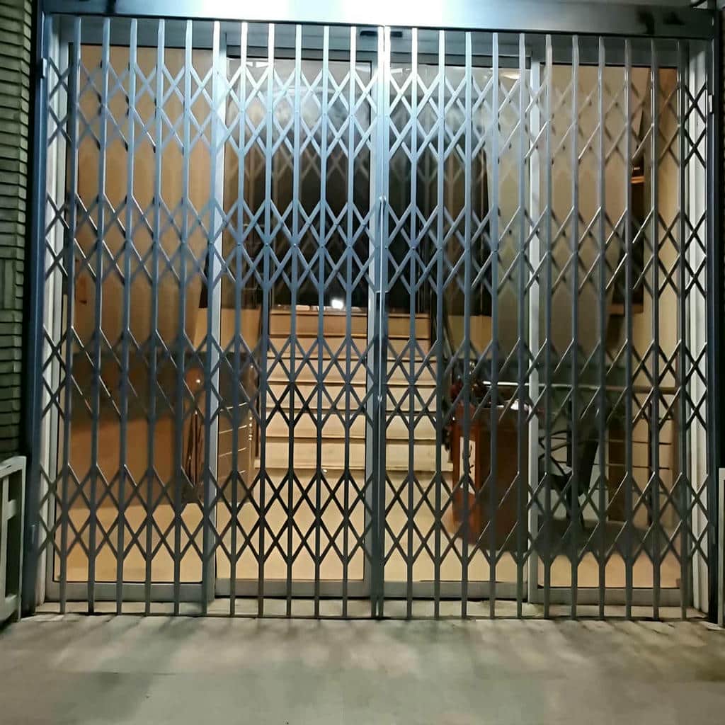 حفاظ درب آکاردئونی قفل دار برای کنترل دسترسی آپارتمان در استان اصفهان