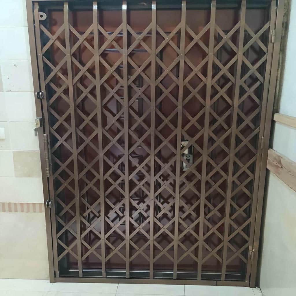 درب آکاردئونی ضد سرقت با ساختار جمع شونده کاربردی