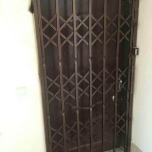 حفاظ درب ورودی سفارشی با چهارچوب فلزی پروژه لوکس