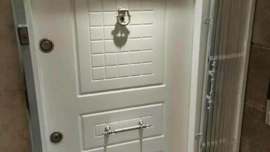 حفاظ درب آکاردئونی فلزی مشکی برای کنترل ورودی ساختمان در ایلام