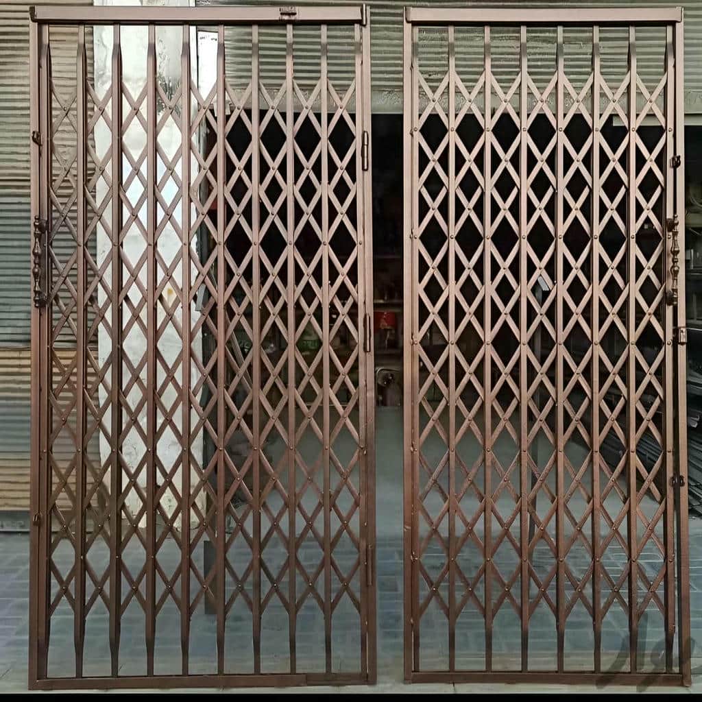 گارد درب آپارتمان سفارشی در مرحله اندازه گیری دهانه بزرگ