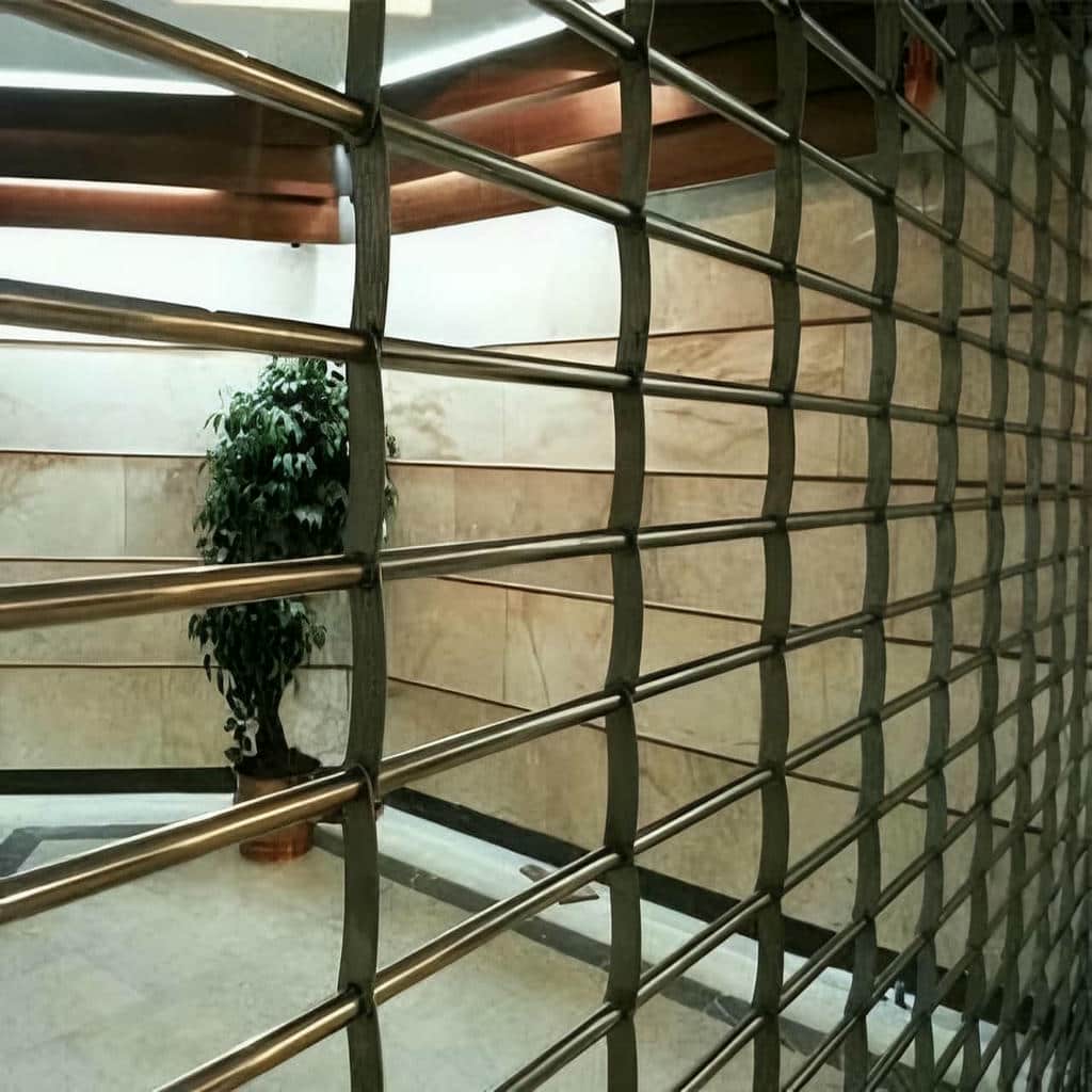 کرکره برقی در ایلام با ابعاد سفارشی برای دهانه بازسازی شده