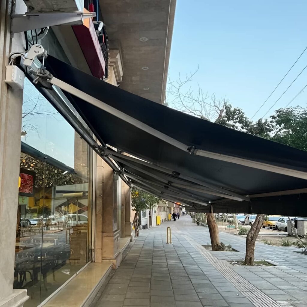 چادر برقی در مرحله اندازه گیری محل نصب