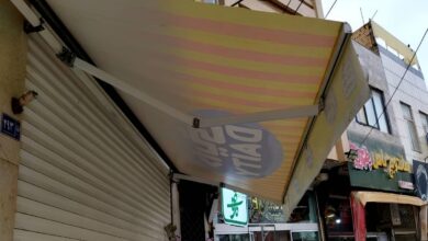سایبان بازویی سفارشی در مرحله اندازه گیری دهانه بزرگ