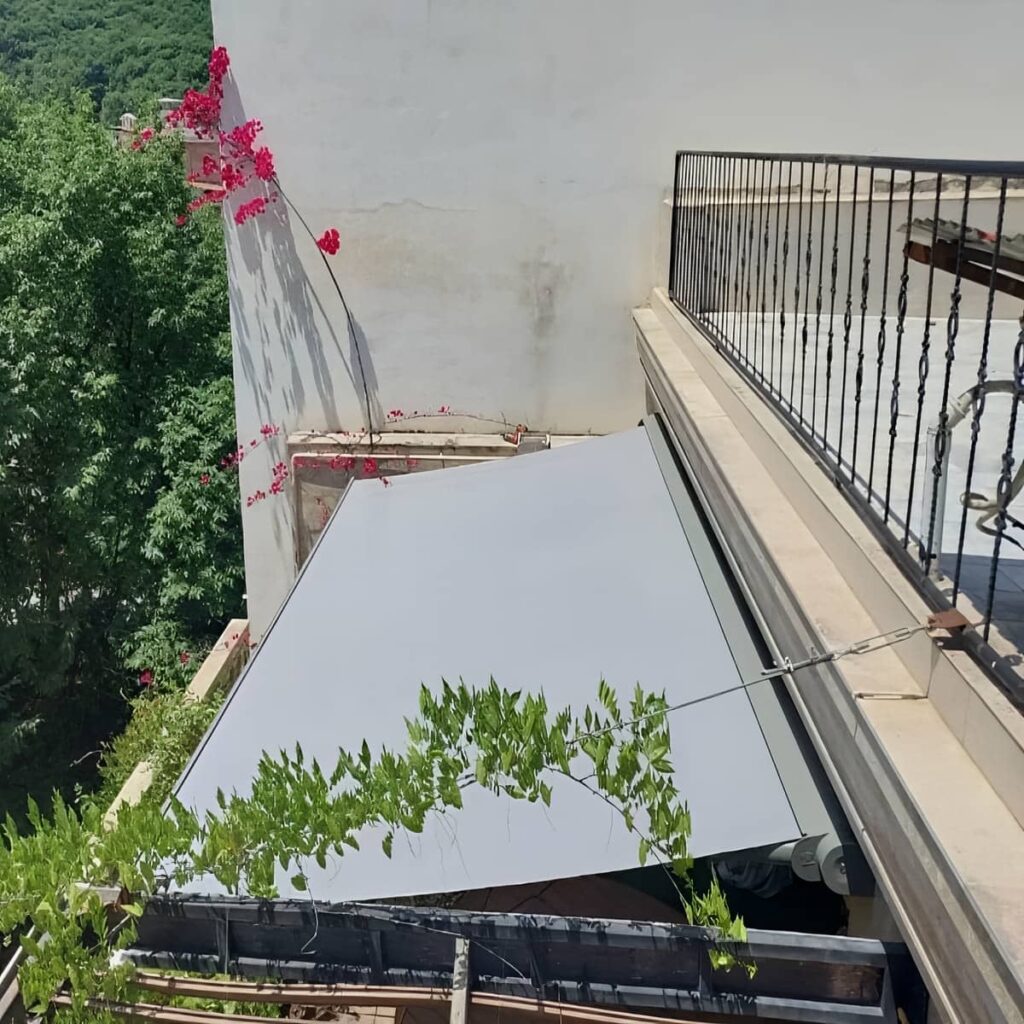 سایبان پارکینگ در مرحله اندازه گیری محل اجرا سایبان پارکینگ در مرحله اندازه گیری محل اجرا