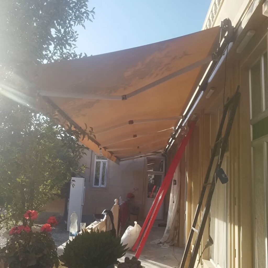 سایبان مغازه در مرحله بررسی محل نصب پروژه نوساز