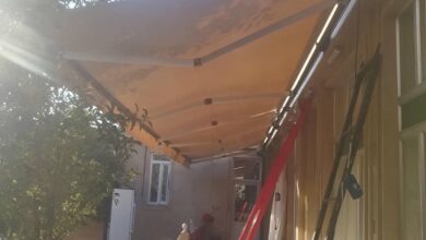 سایبان مغازه در مرحله بررسی محل نصب پروژه نوساز