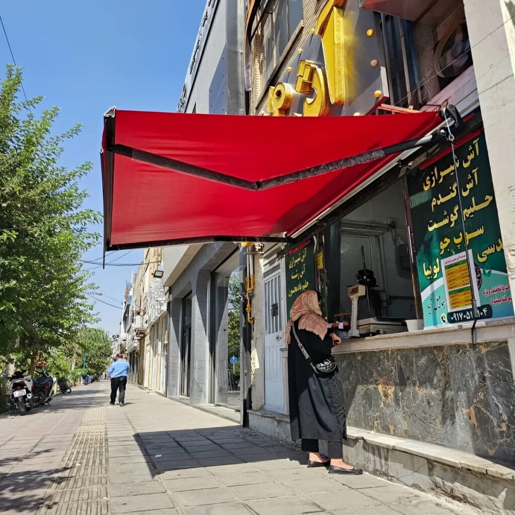 سایبان ضد آب در مرحله بررسی کیفیت متریال
