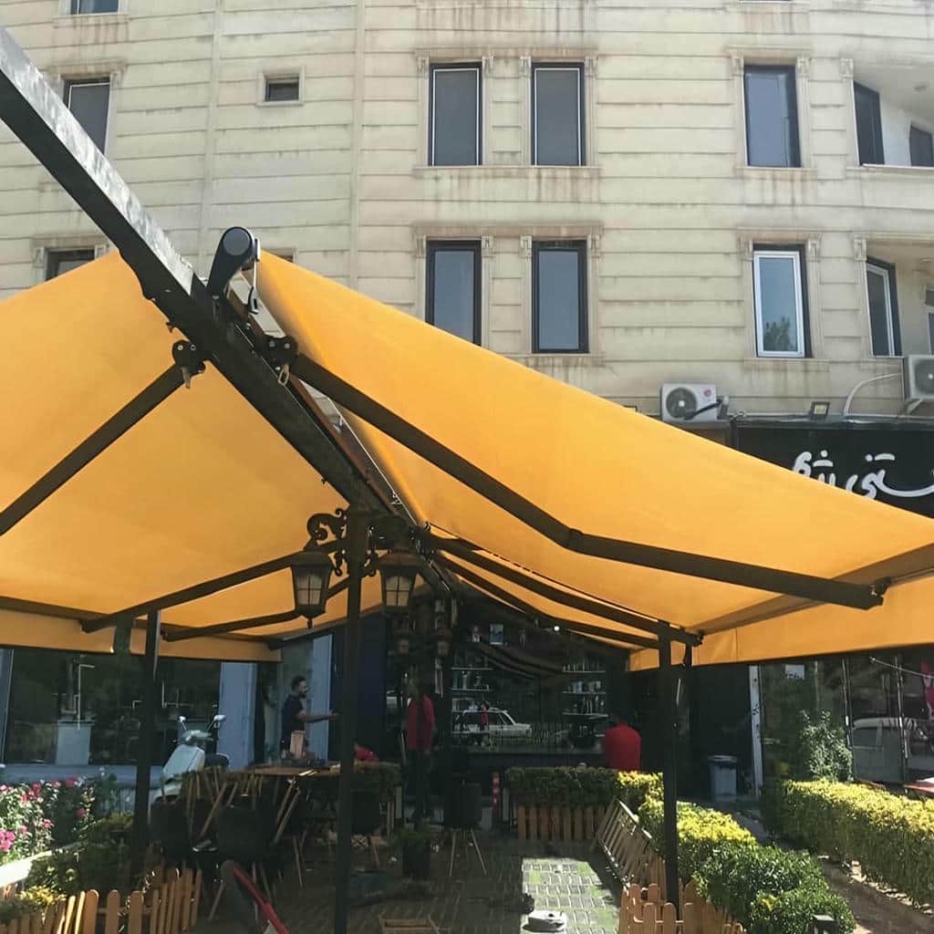سایبان ریموت دار در مرحله بررسی نمونه رنگ