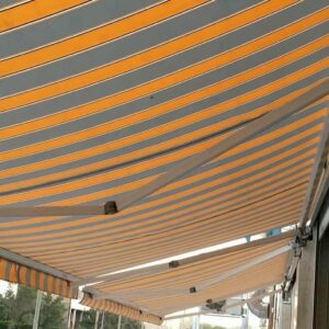 سایبان تاشو در مرحله اندازه گیری فضای محدود