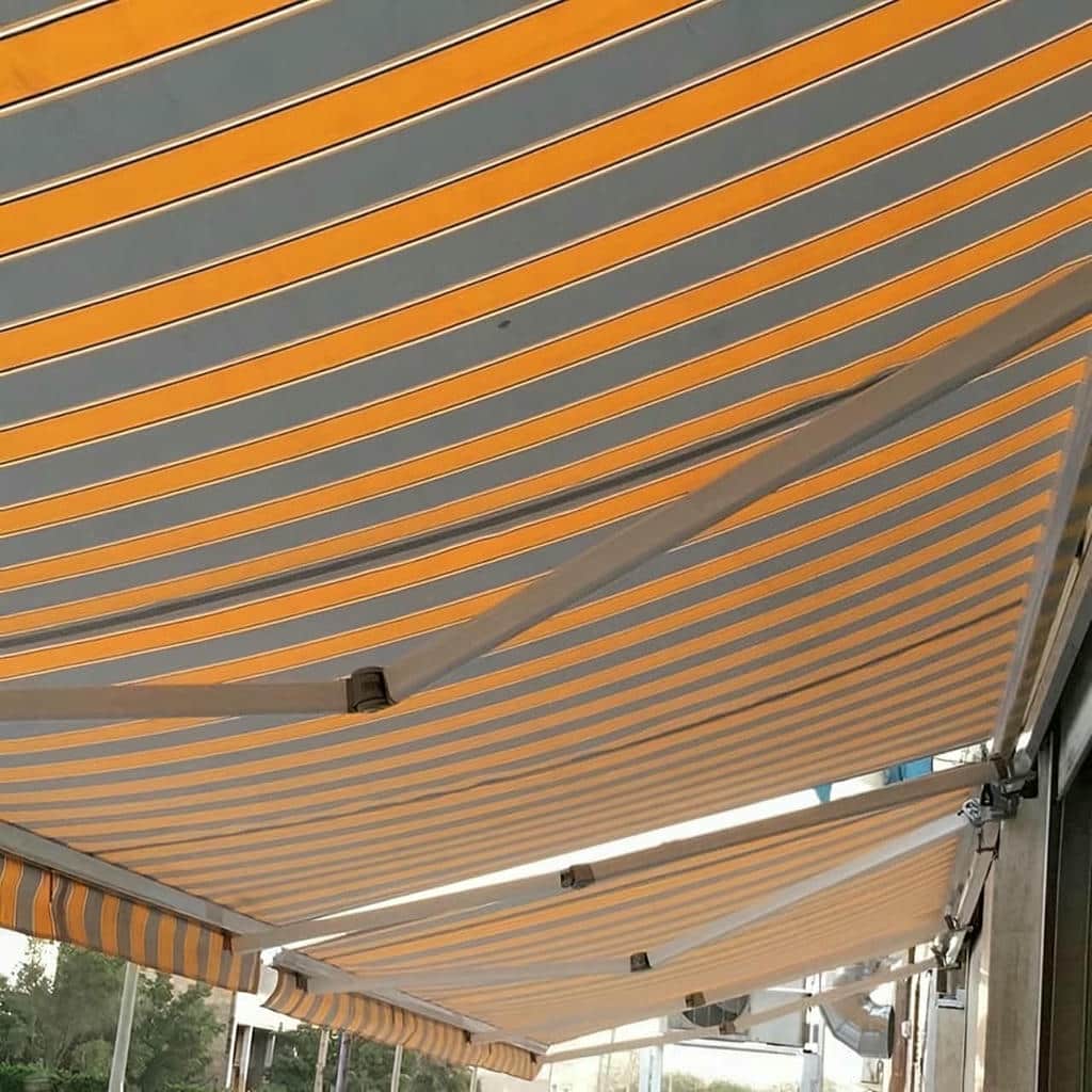 سایبان تاشو در مرحله اندازه گیری فضای محدود