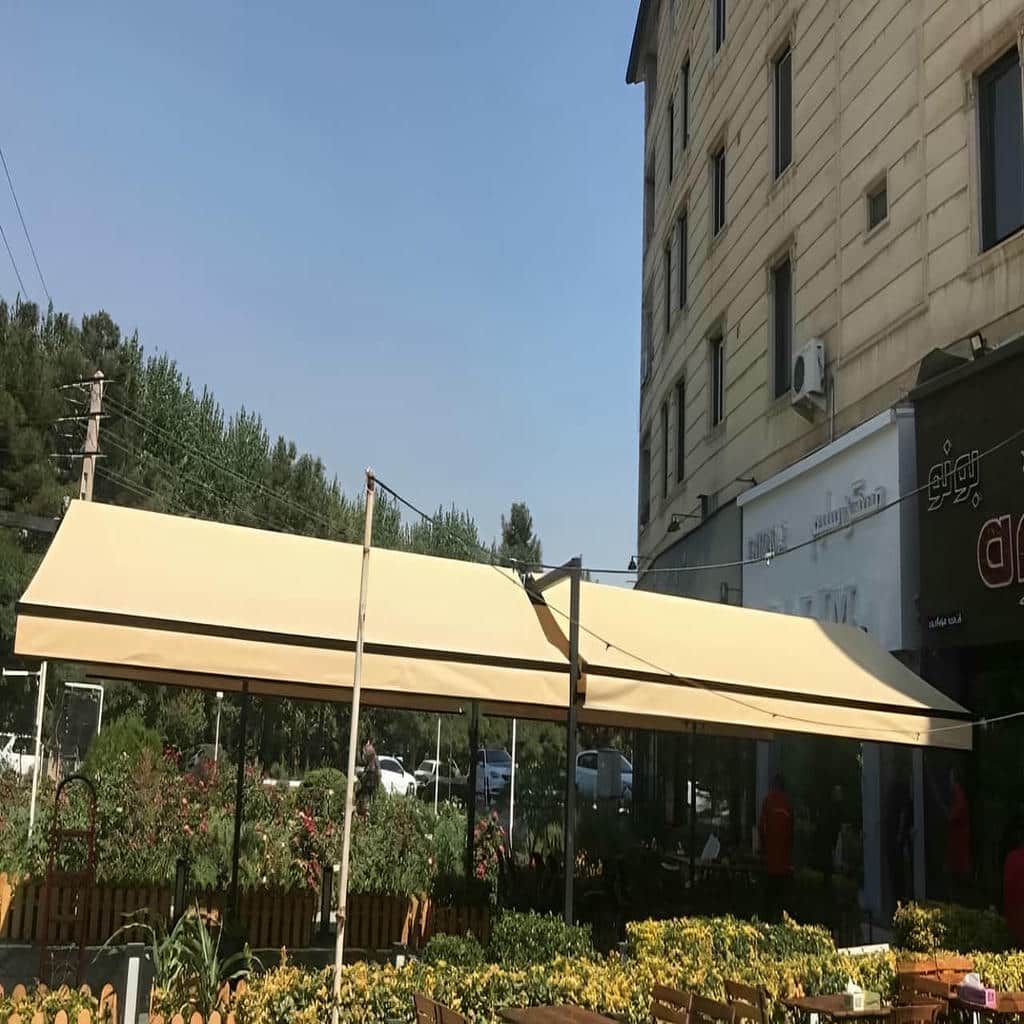 سایبان بالکن با پوشش روشن مناسب پروژه بازسازی