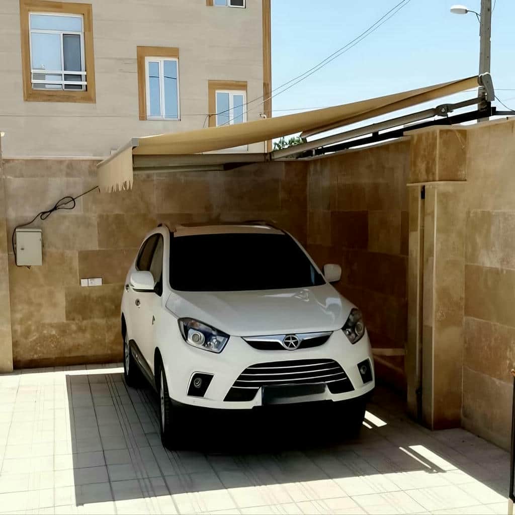 سایبان برقی مدل بازویی برای ورودی ساختمان قدیمی در ایلام