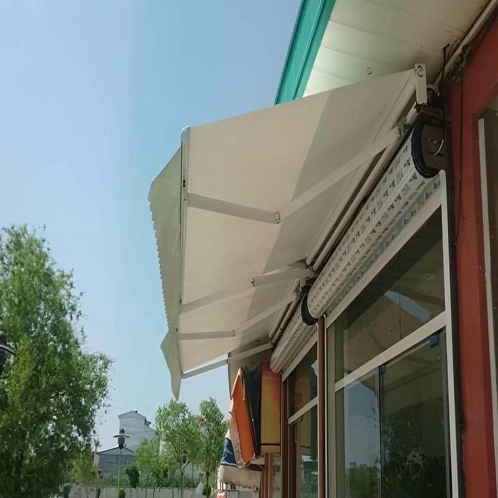 سایبان برقی با پارچه ساده برای ورودی ساختمان در ساری