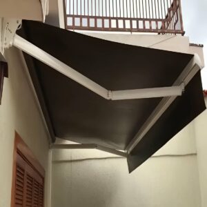 سایبان برقی با ابعاد سفارشی برای ورودی پرتردد در اردبیل