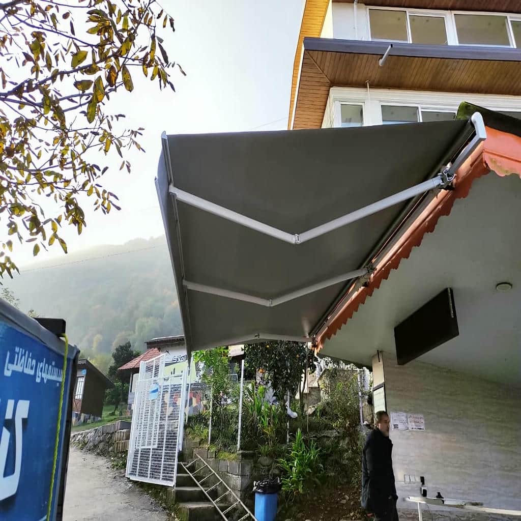 سایبان برقی هنگام اندازه گیری تخصصی دهانه در کرمان