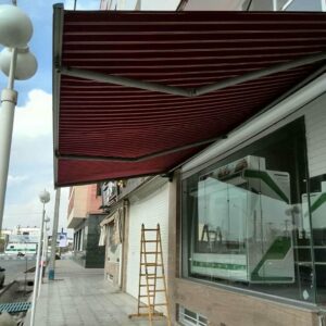 سایبان برقی مدل بازویی برای رفت و آمد روان در استان سمنان