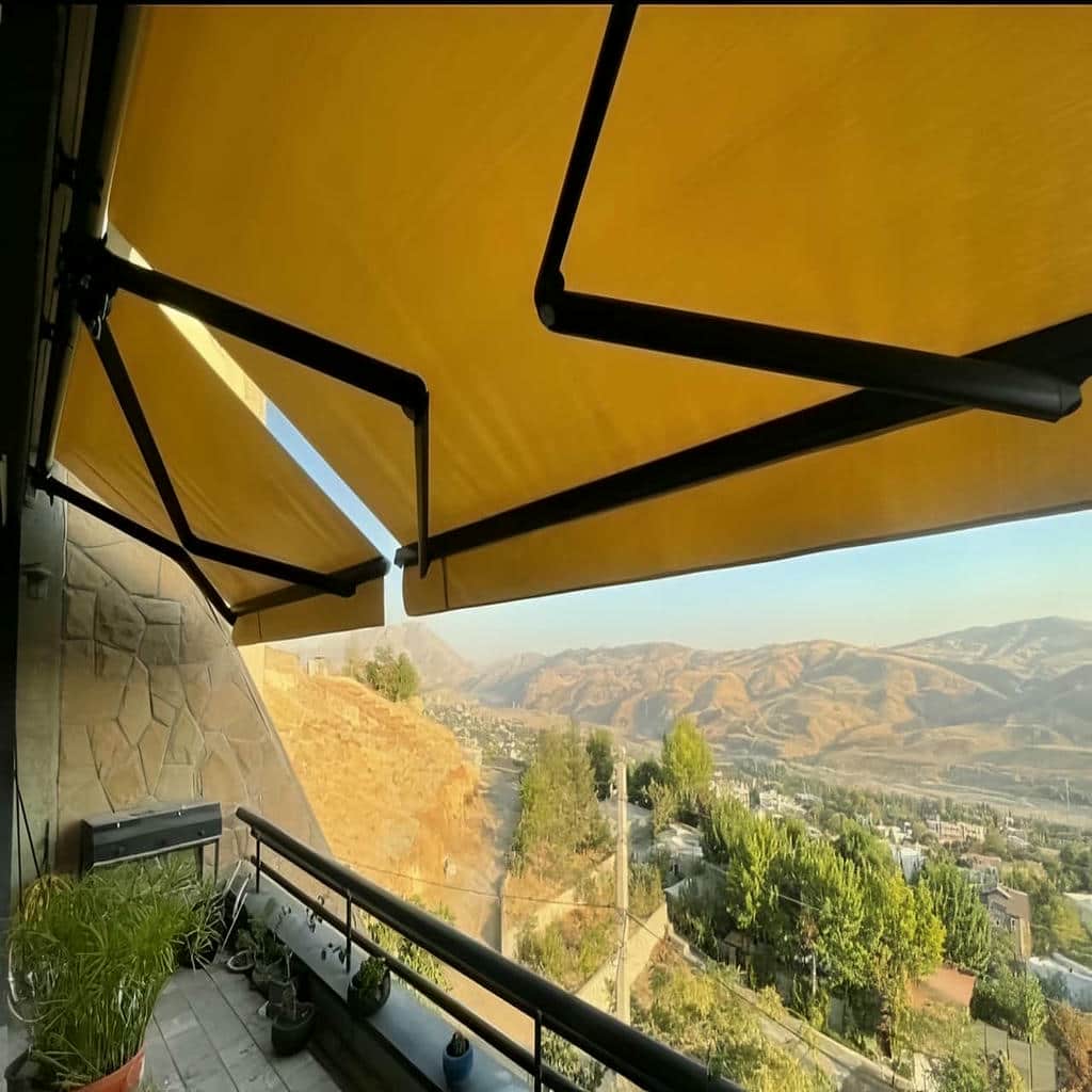 سایبان برقی با طرح ساده برای نمای مدرن در استان مرکزی