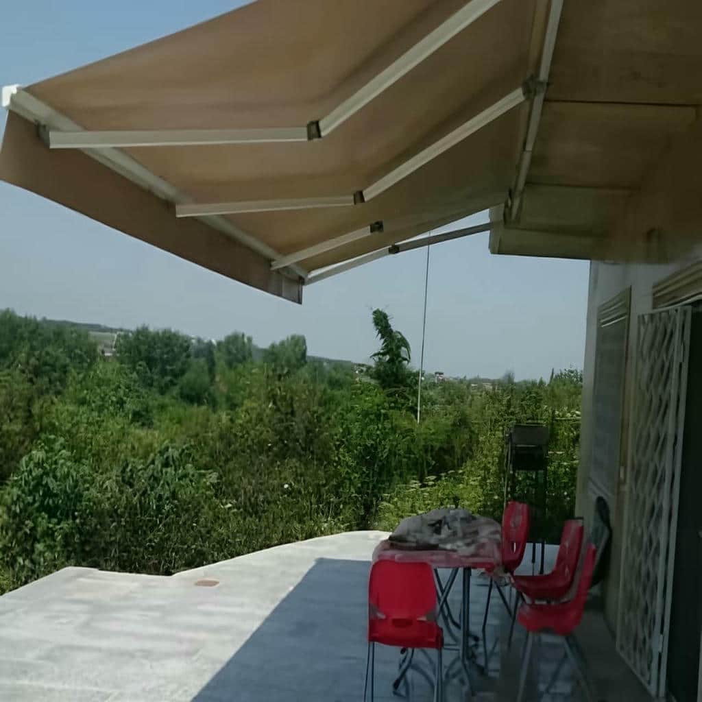 سایبان برقی مدل بازویی برای ورودی پرتردد در همدان