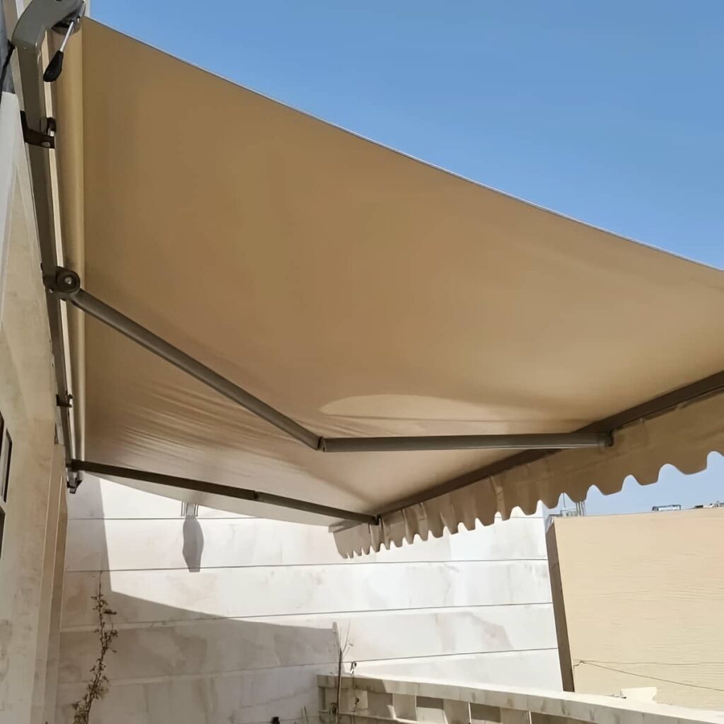 سایبان برقی مدل بازویی برای ورودی ویلا در ارومیه