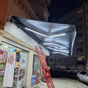 سایبان برقی مدل بازویی برای ورودی پرتردد در استان گیلان