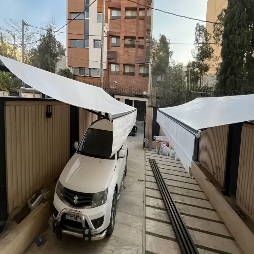 سایبان برقی هنگام اندازه گیری تخصصی ورودی باغ در ارومیه