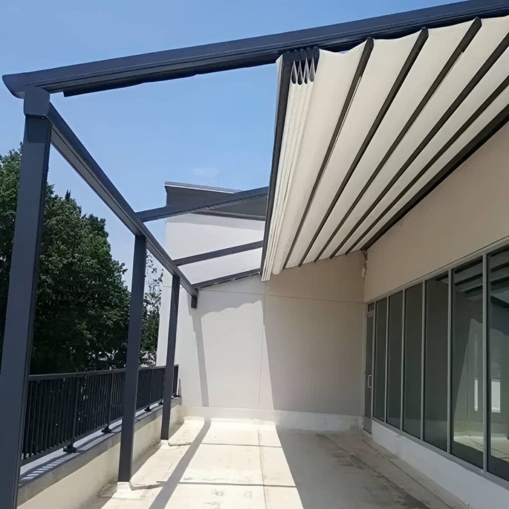 سایبان برقی مدل بازویی برای ورودی پرتردد در استان کرمانشاه