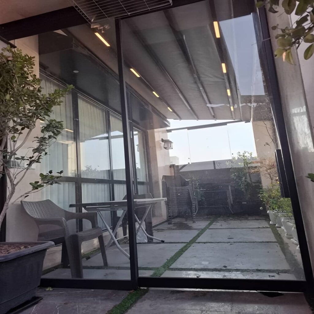 سایبان برقی مدل بازویی برای ورودی کم عرض در استان مازندران