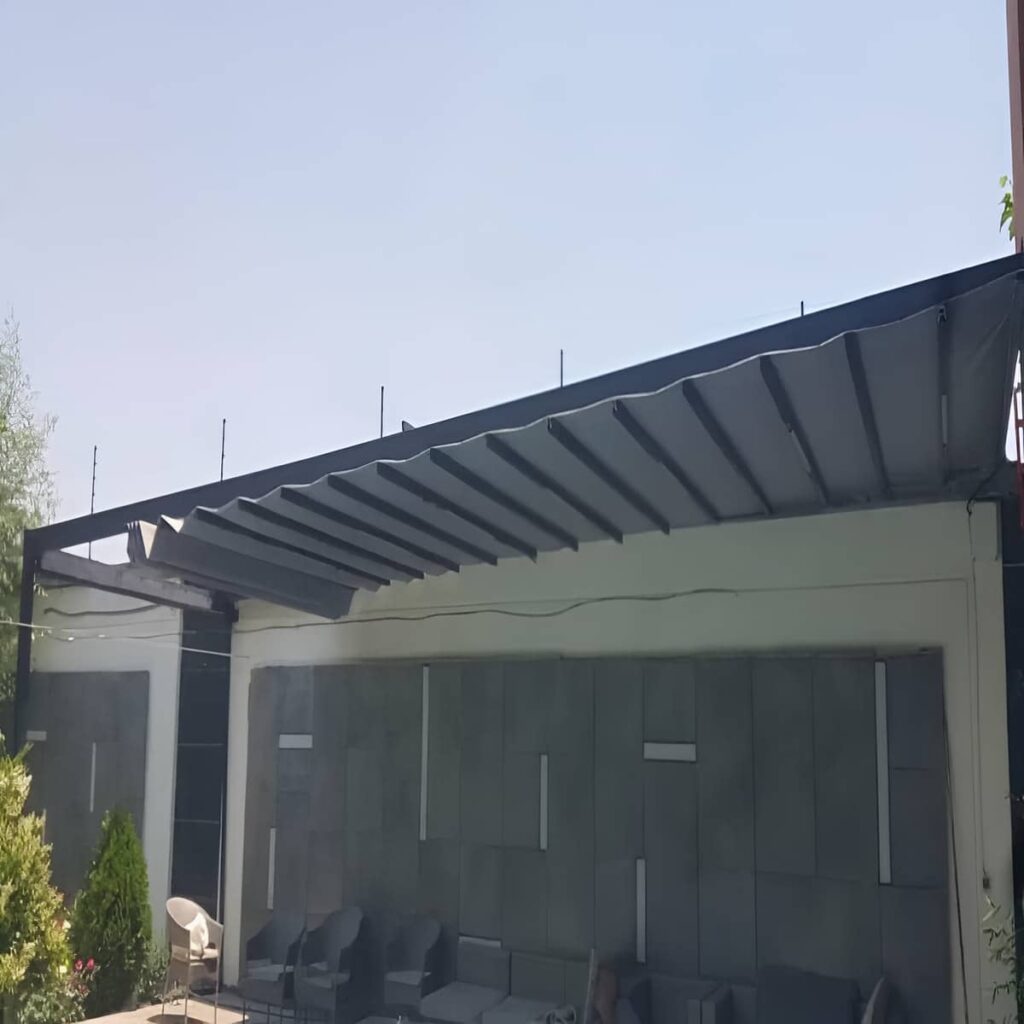 سایبان برقی با پوشش مقاوم برای فضای بارانی در استان گیلان