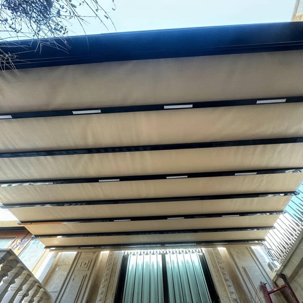 سایبان برقی با بازوهای فلزی برای استفاده روزانه در استان گیلان