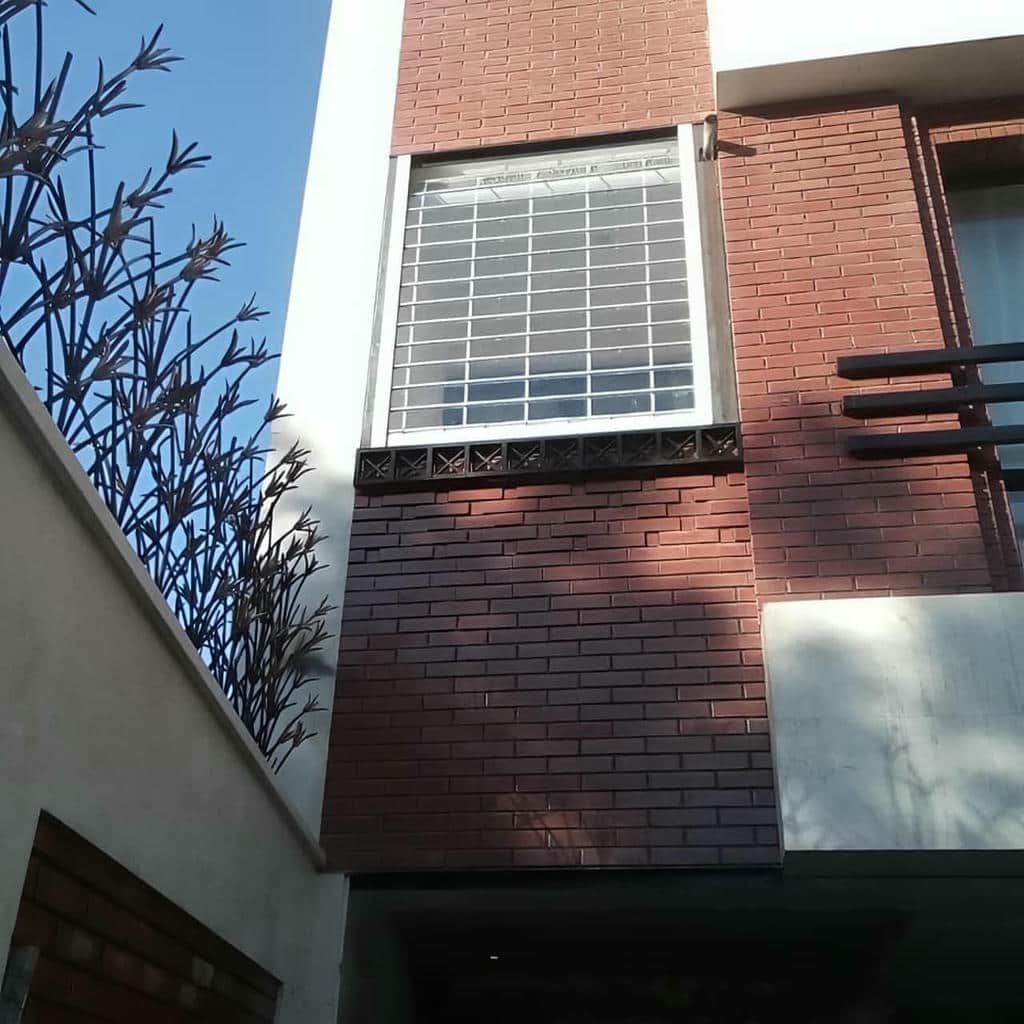کرکره برقی در اصفهان در نمونه اجرای تخصصی ساختمان مسکونی