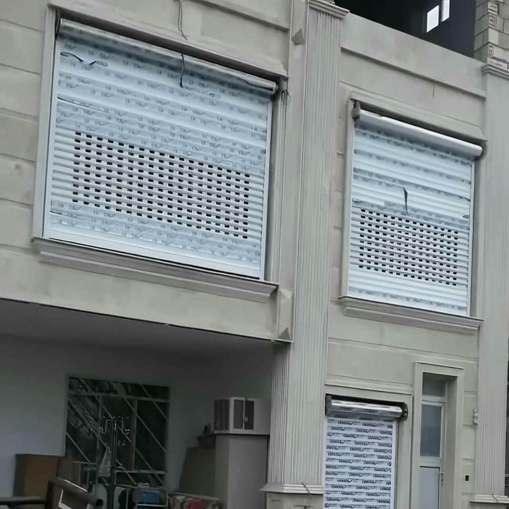 کرکره برقی در استان لرستان با ابعاد سفارشی برای دهانه پارکینگ