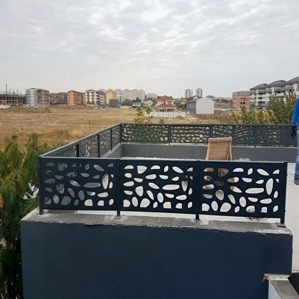 حفاظ تراس آماده نصب پس از هماهنگی مدیریت