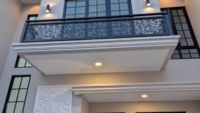 نرده دوبلکس سفارشی با دستگیره فلزی در فضای لوکس
