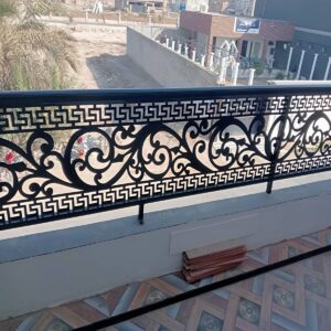 نرده بالکن ایرانی با ساختار محافظ در گرگان