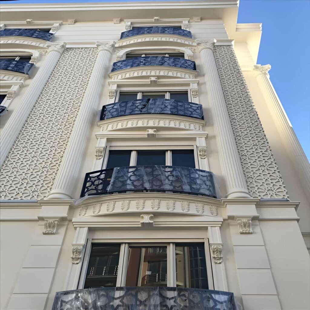 نرده بالکن با متریال مناسب و اتصال یکدست