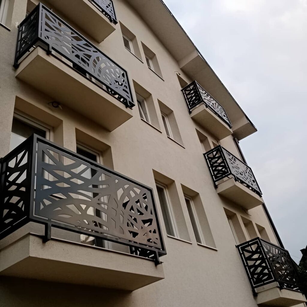 نرده بالکن ساده برای رفت و آمد روزانه در استان قم