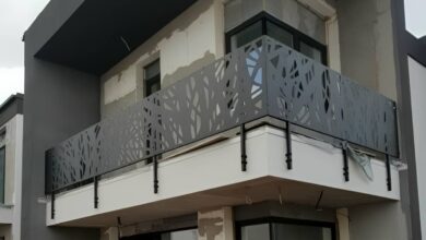 نرده پله مدرن با خطوط ساده در نمای مینیمال
