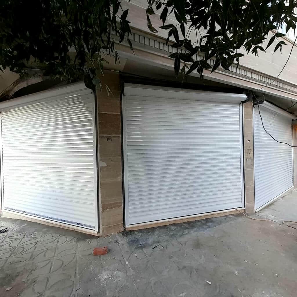 کرکره برقی در همدان با ابعاد سفارشی برای دهانه ورودی کرکره برقی در همدان با ابعاد سفارشی برای دهانه ورودی