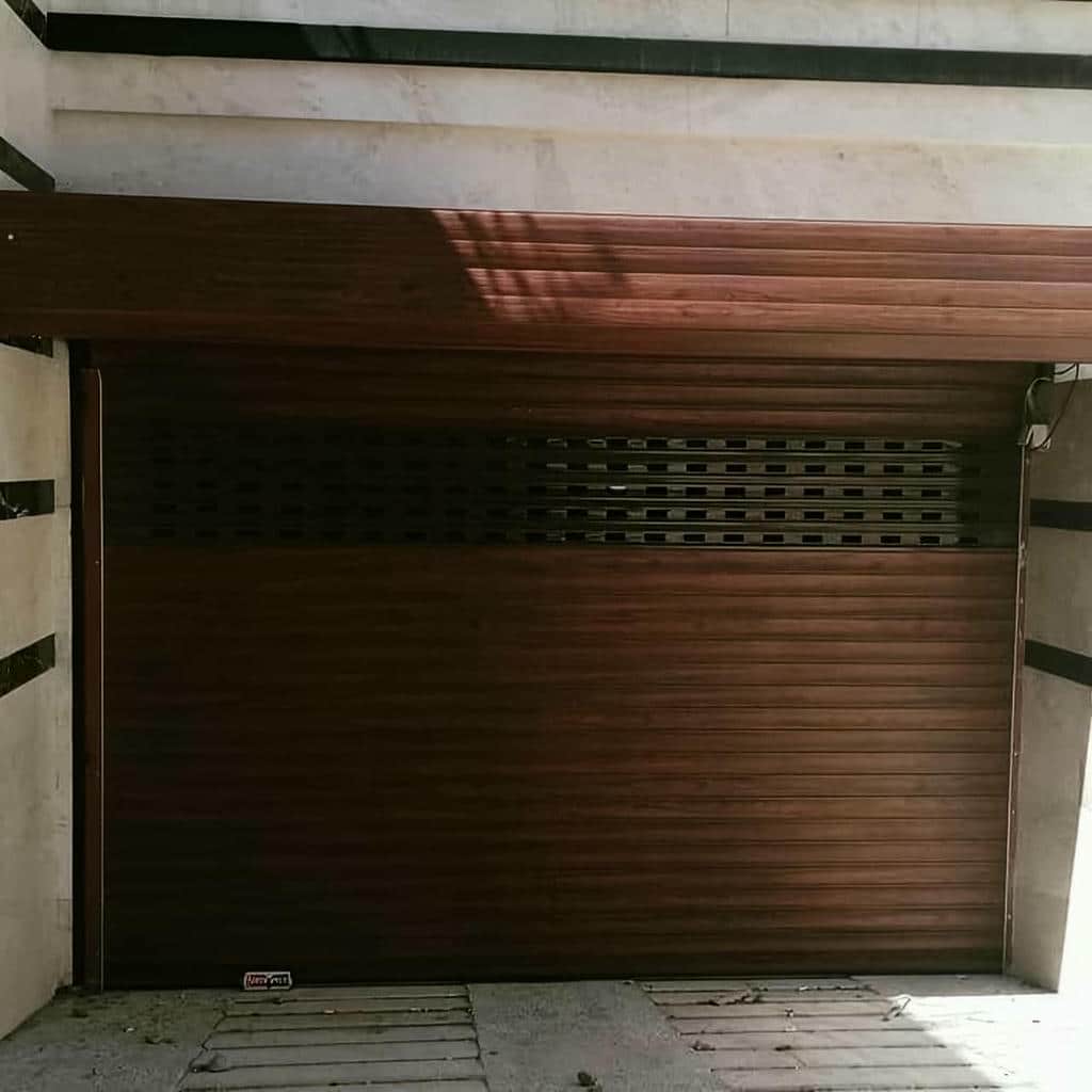 کرکره برقی در سمنان با تیغه آلومینیومی برای ورودی مسکونی