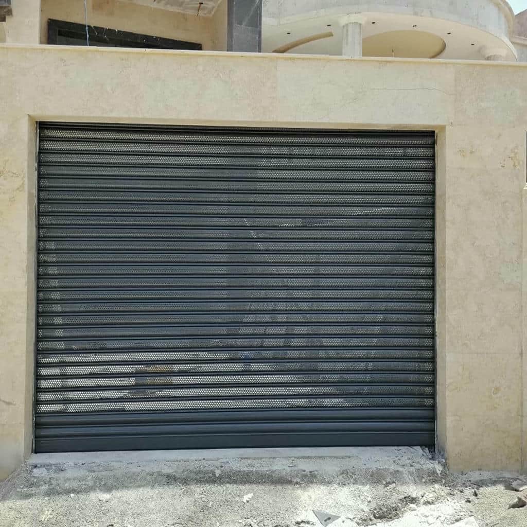 کرکره اتوماتیک ریموت دار در ورودی باغ