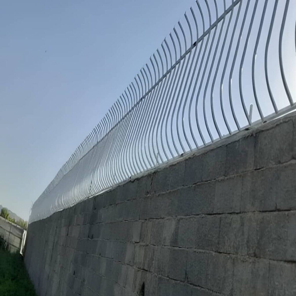 حفاظ دیوار در استان مازندران با عرض متناسب برای حریم ساختمان حفاظ دیوار در استان مازندران با عرض متناسب برای حریم ساختمان