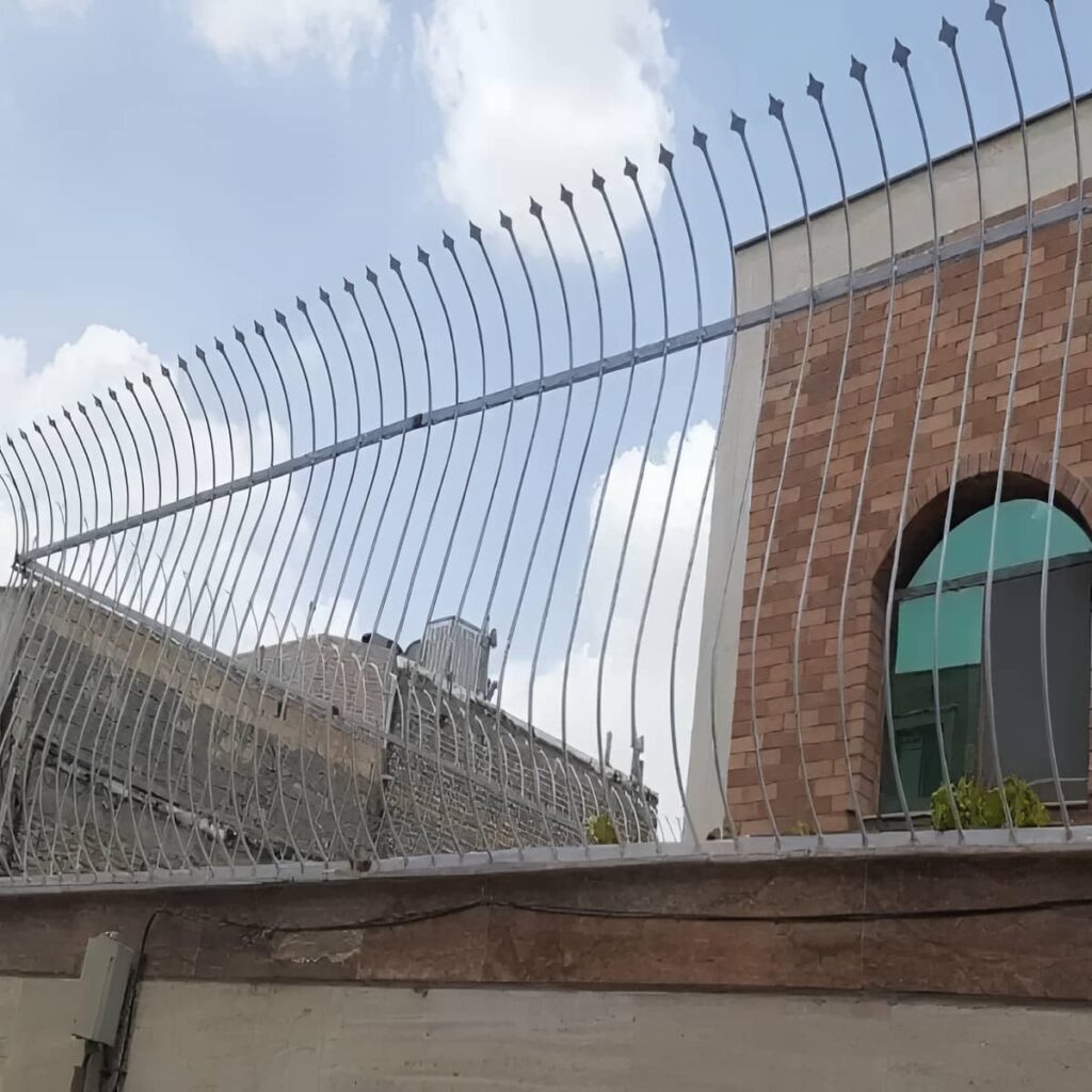 حفاظ دیوار در استان خراسان جنوبی مدل سرنیزه ای برای امنیت پیرامونی